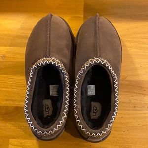 UGG slippers - never used